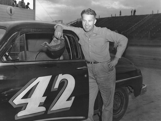 April 5, 2000: NASCAR Pioneer, Stock Car Racing Legend Lee Petty Dies | wfmynews2.com